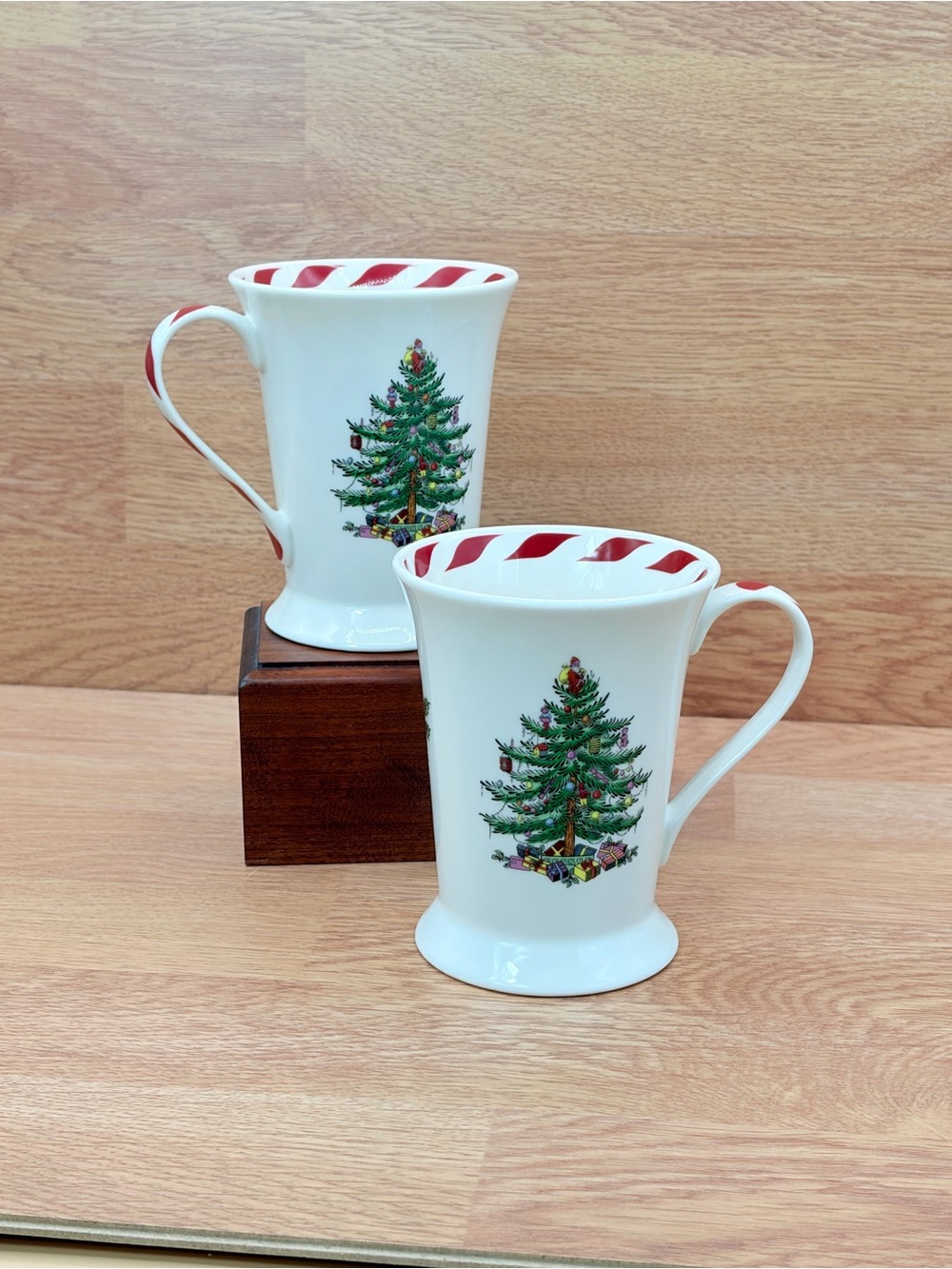 Set Of 2 Spode Christmas Tree Pedestal Mugs Peppermint Inner Rim 12 fl oz